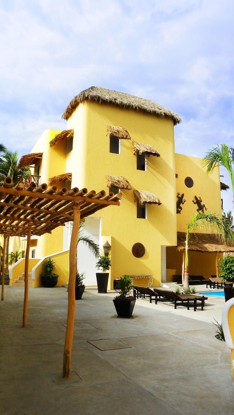 Zar Manzanillo Hotel Buitenkant foto