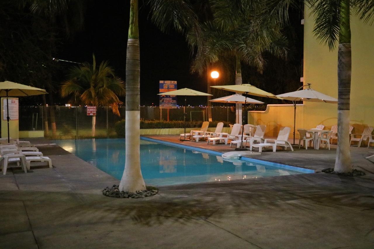Zar Manzanillo Hotel Buitenkant foto