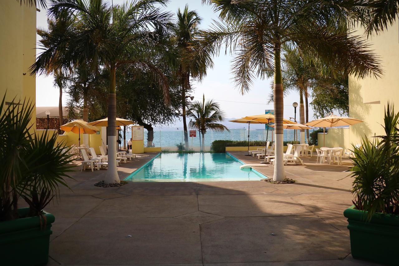Zar Manzanillo Hotel Buitenkant foto
